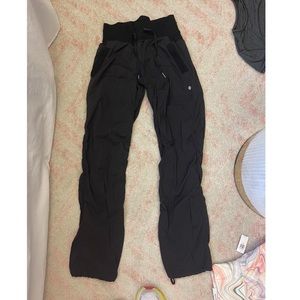 Lululemon pants size 2 LIKE NEW